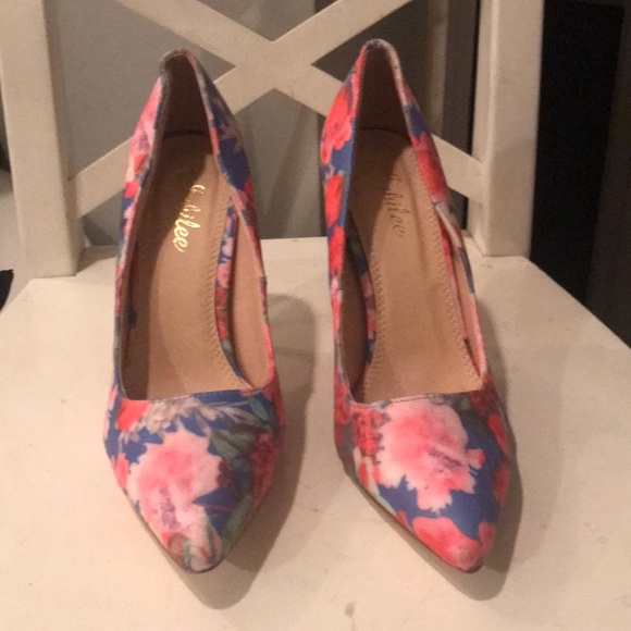 Heels - Picture 4 of 4